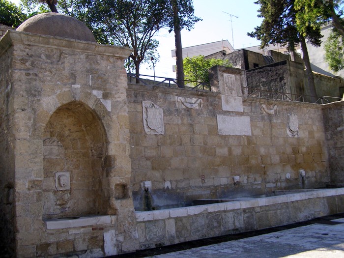 Brindisi Tankredi Brunnen