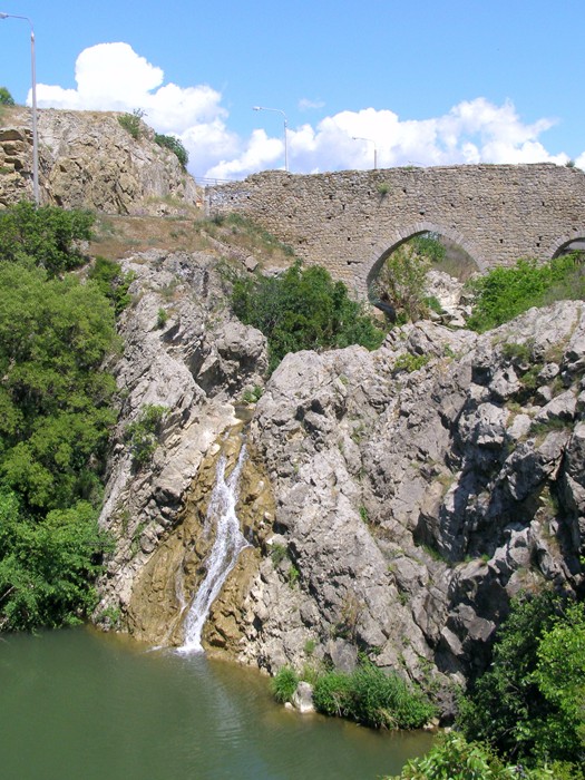 bei Feres, osmanische  Brcke, Wasserfall